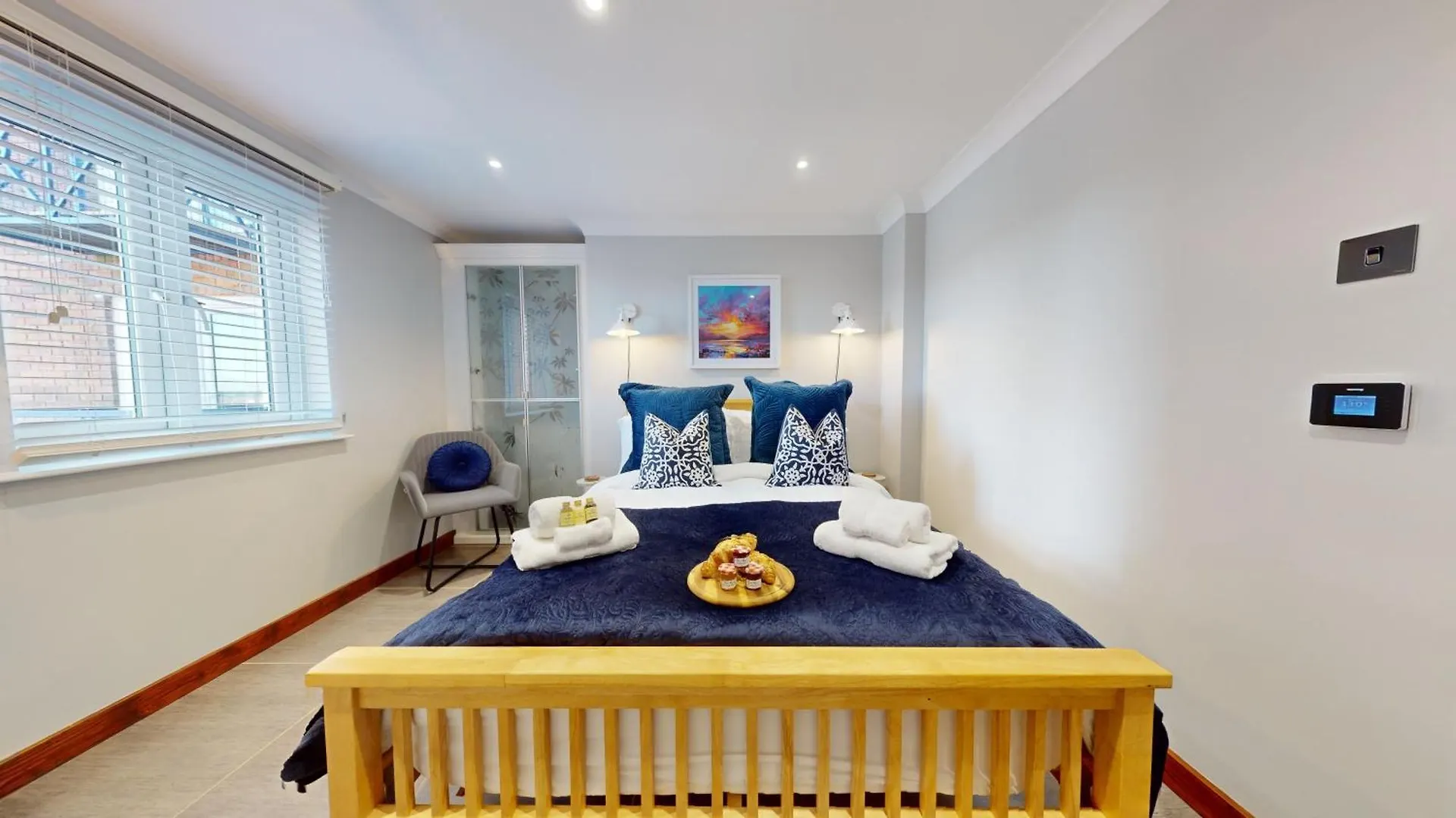 Swansea Marina Apartment - Water View - Sleeps 5