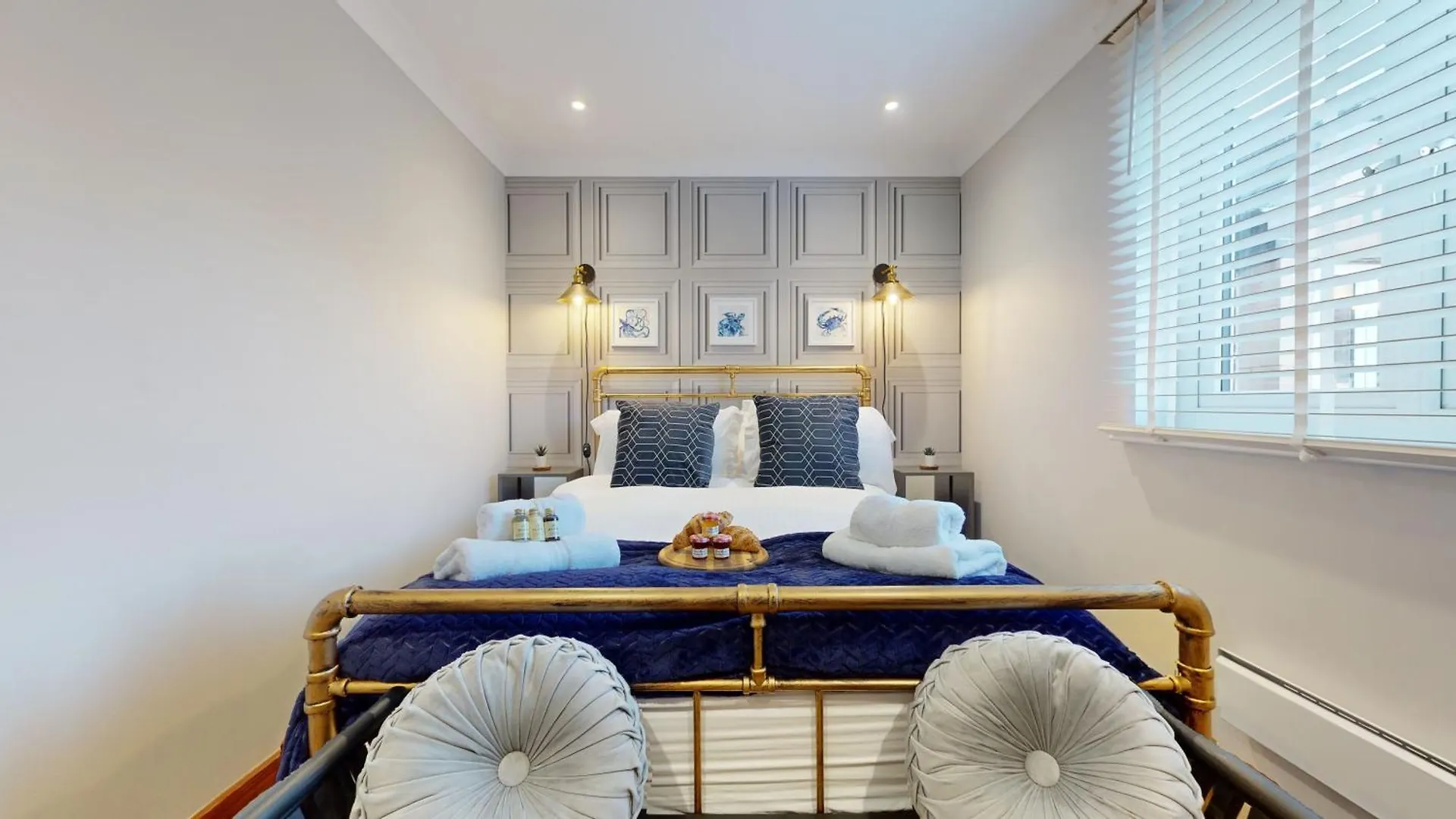 Swansea Marina Apartment - Water View - Sleeps 5