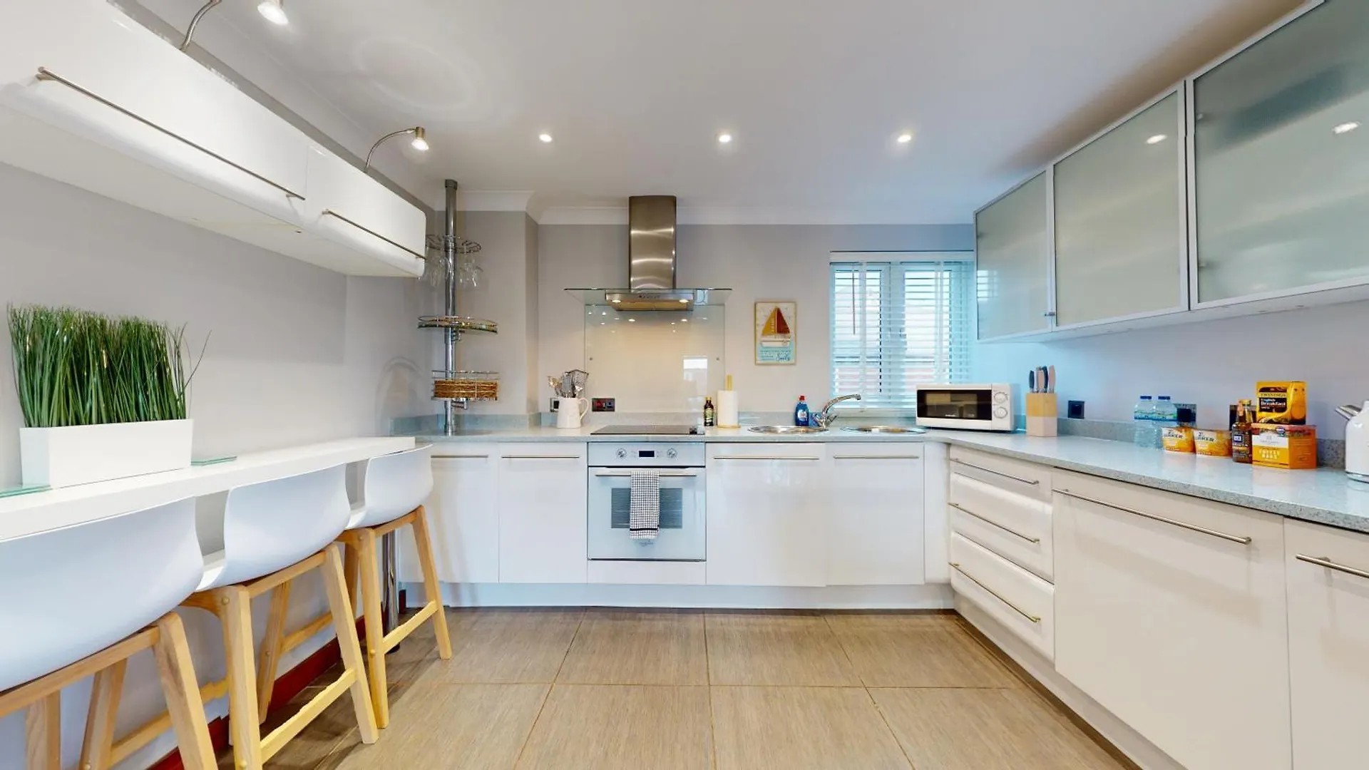 Swansea Marina Apartment - Water View - Sleeps 5