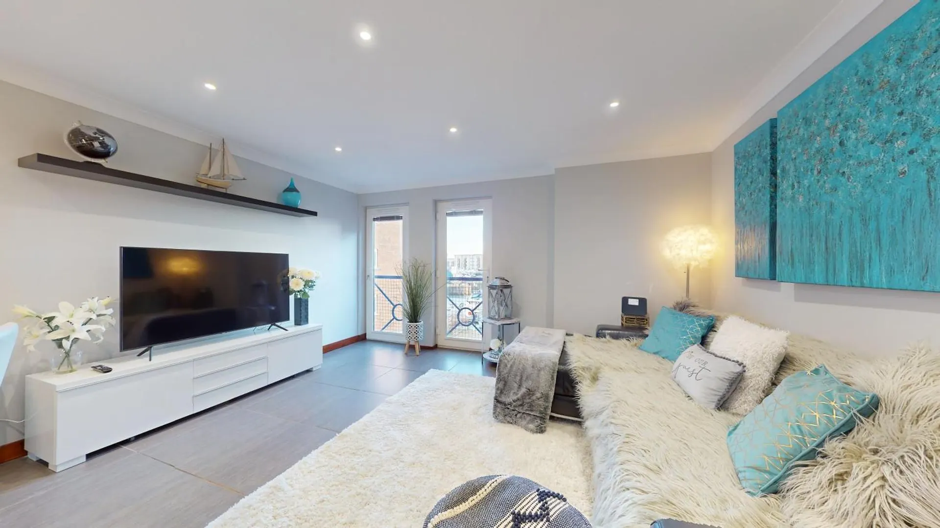 Swansea Marina Apartment - Water View - Sleeps 5