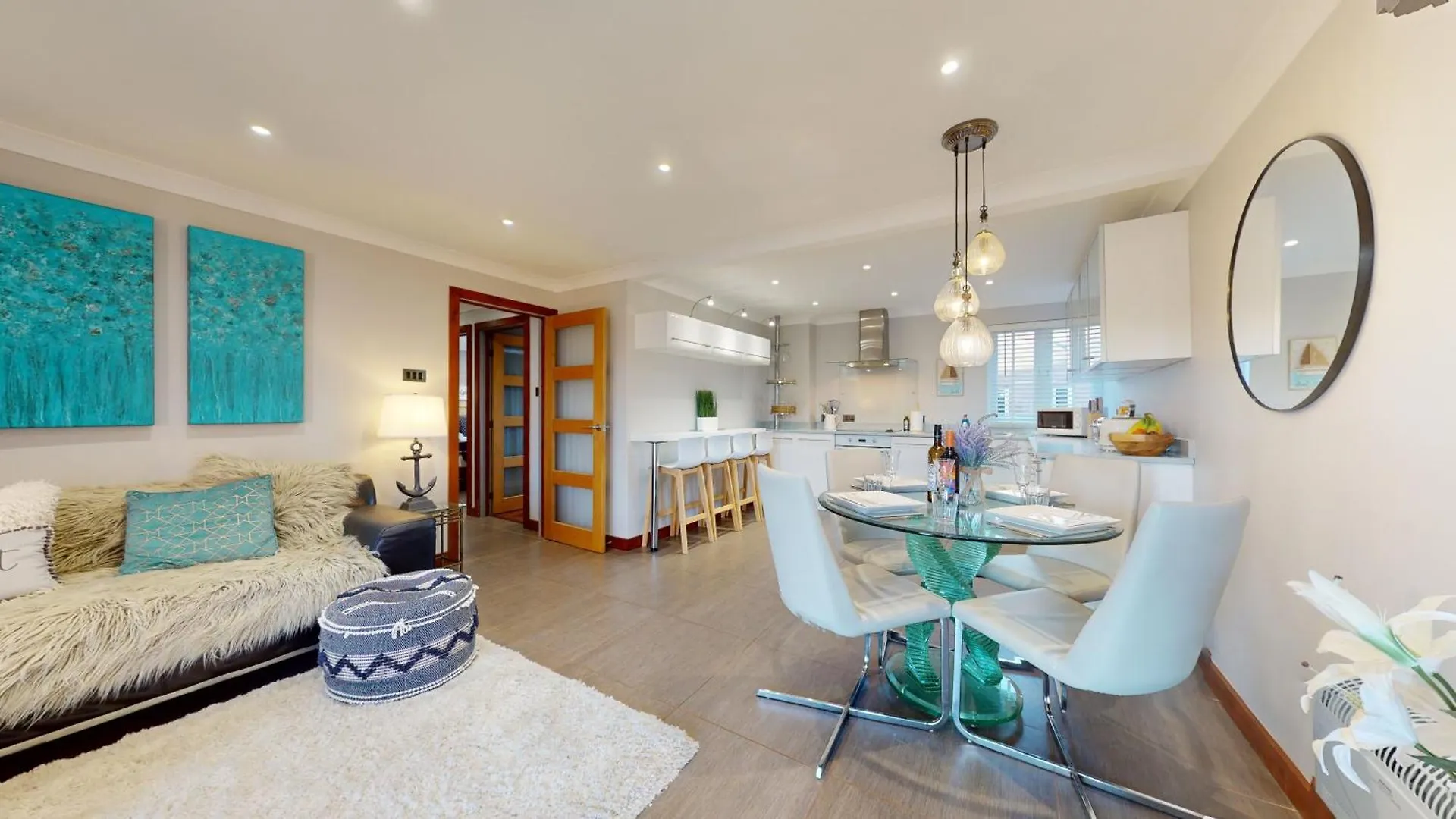 Swansea Marina Apartment - Water View - Sleeps 5