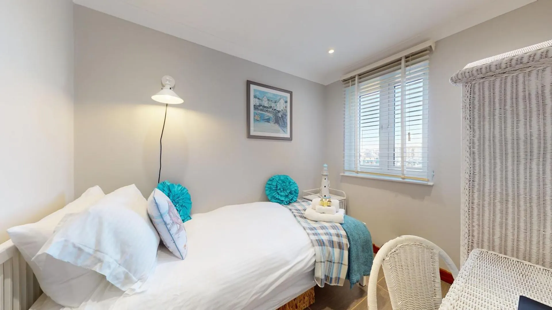 Swansea Marina Apartment - Water View - Sleeps 5