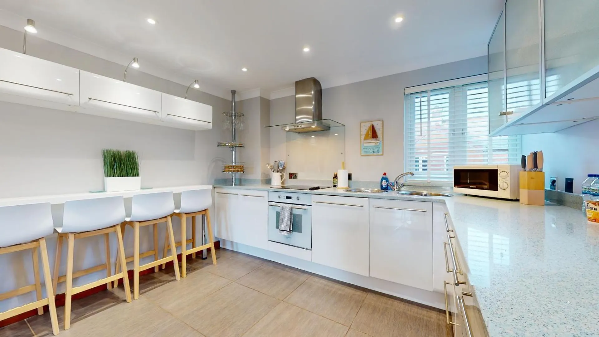 Swansea Marina Apartment - Water View - Sleeps 5 United Kingdom