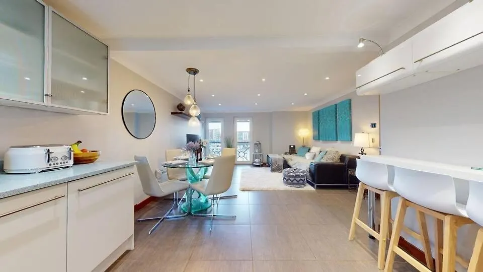 Swansea Marina Apartment - Water View - Sleeps 5 0*,  United Kingdom