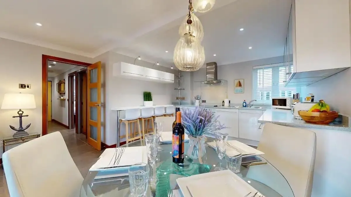 Swansea Marina Apartment - Water View - Sleeps 5 United Kingdom