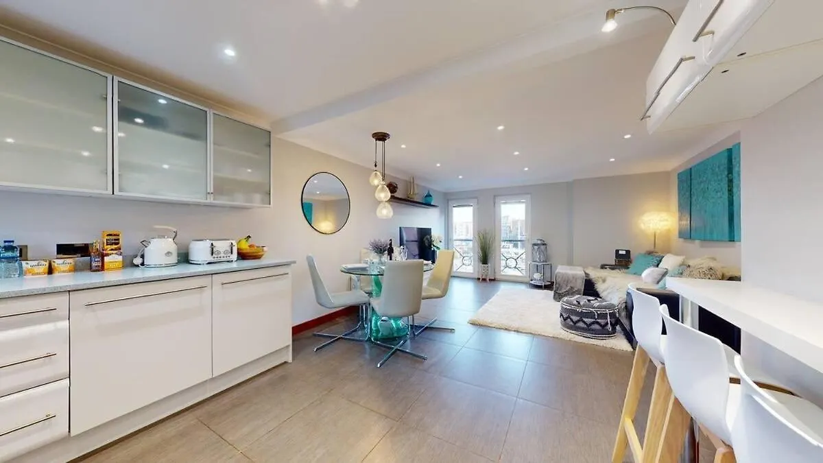 Swansea Marina Apartment - Water View - Sleeps 5 United Kingdom