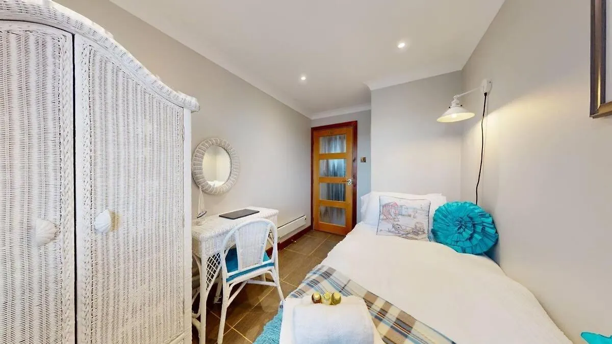 Swansea Marina Apartment - Water View - Sleeps 5